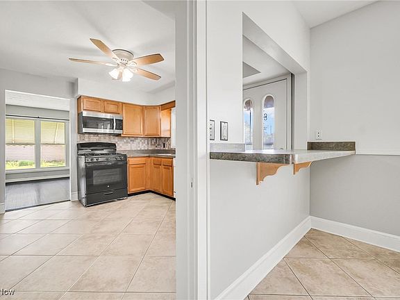 5th image of 10204 Robinson Ave