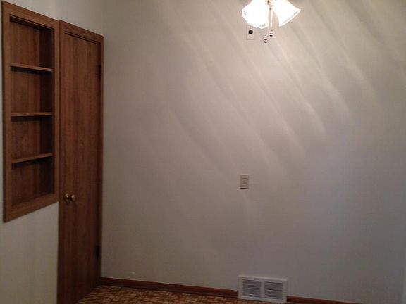 Kitchen eating area