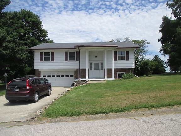 2nd image of 106 E Hillcrest Dr