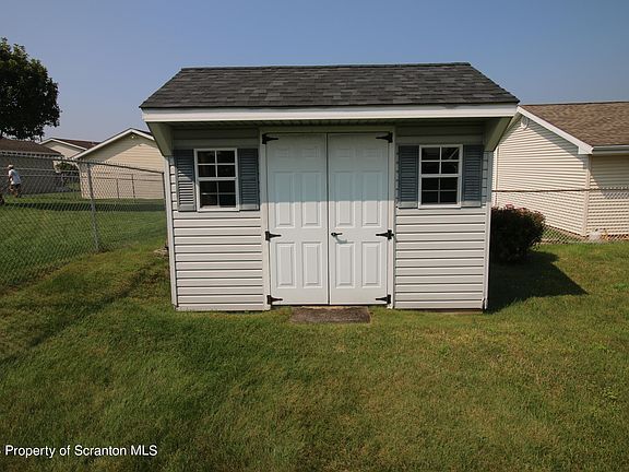 5th image of 1011 Claire Dr