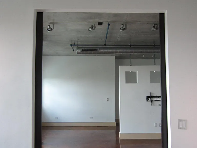 313 NE 2nd St #305 — Photo 24