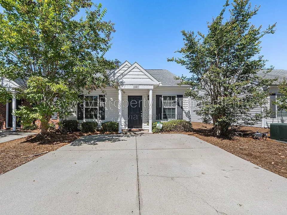 1527 Abby Way
