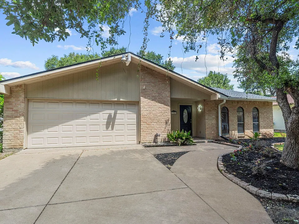 3902 Marywood Dr