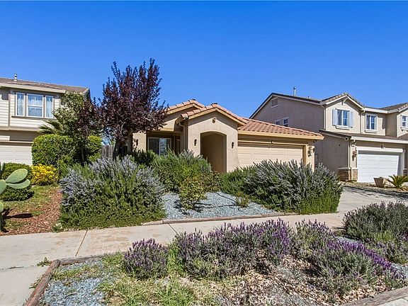 2nd image of 1525 La Sierra St