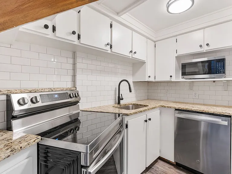 1016 E 900 S — Photo 74