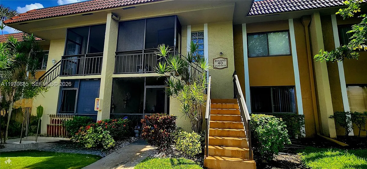 Building Photo - 327 Lakeview Dr #103