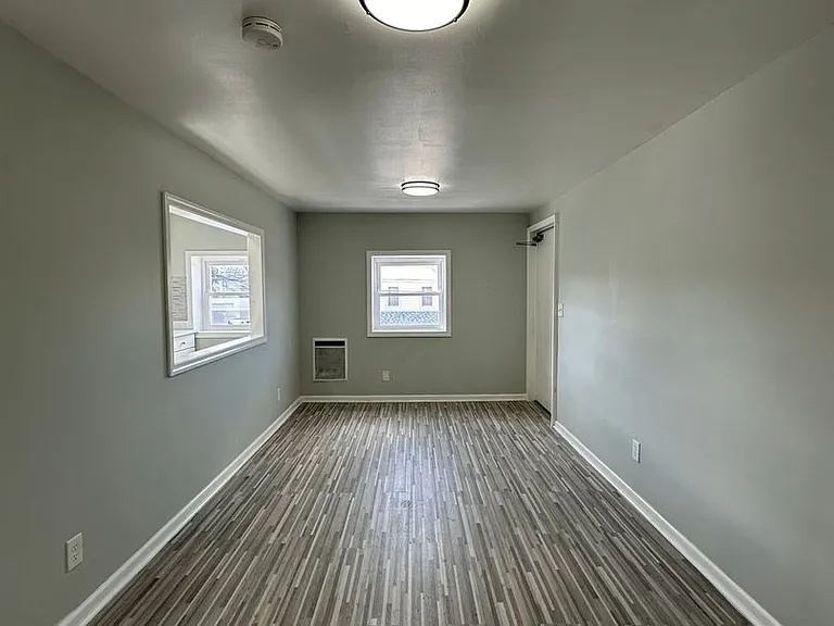 Somerset Apartments — Photo 2