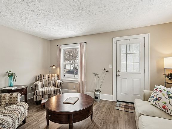 5th image of 648 Myrtle Ave