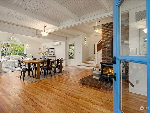 4th image of 9121 NE Briar Rose Lane