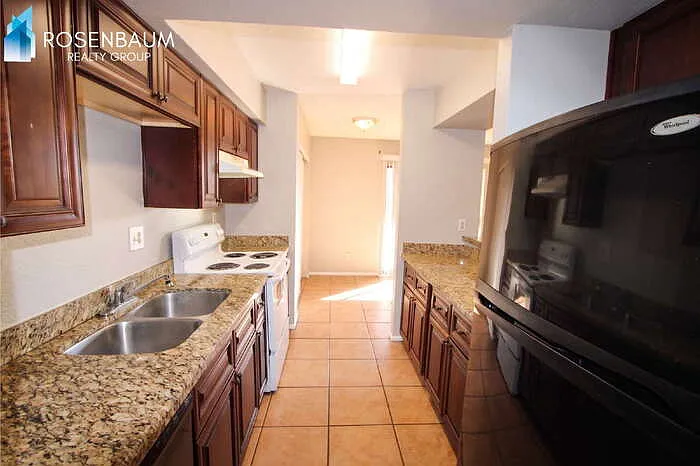 410 E 9th Ave #14 — Photo 3