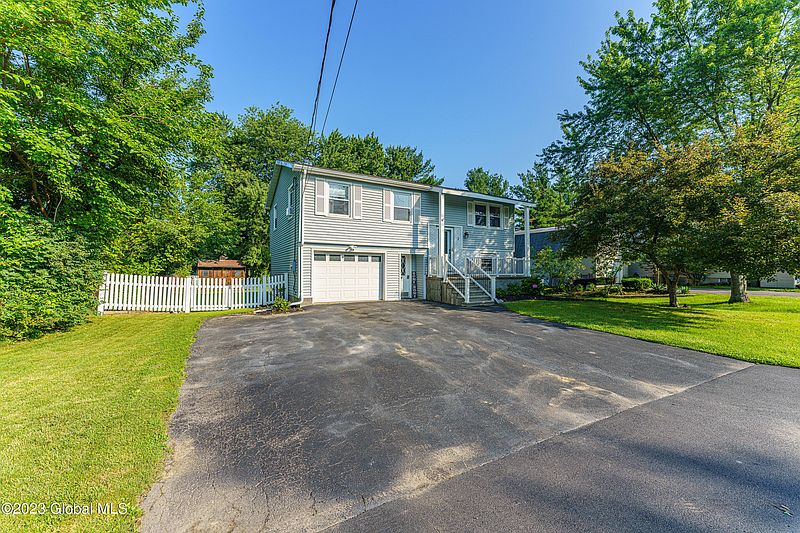 3rd image of 3 Oakland Avenue