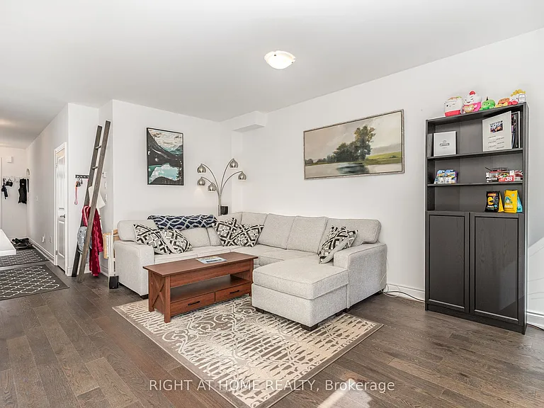 27 Lisa St — Photo 8