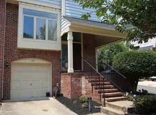 130 E Colonial Dr, Occoquan, VA 22125