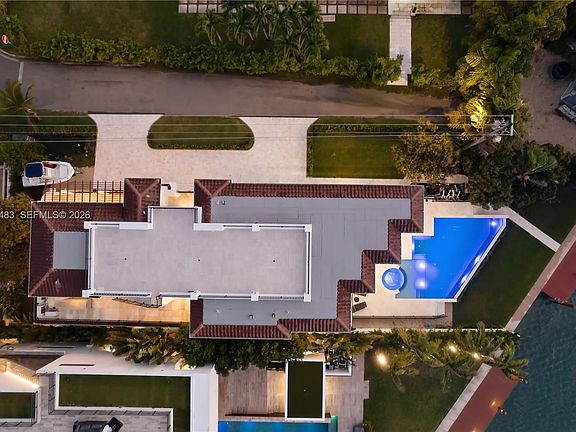 4th image of 919 92nd St