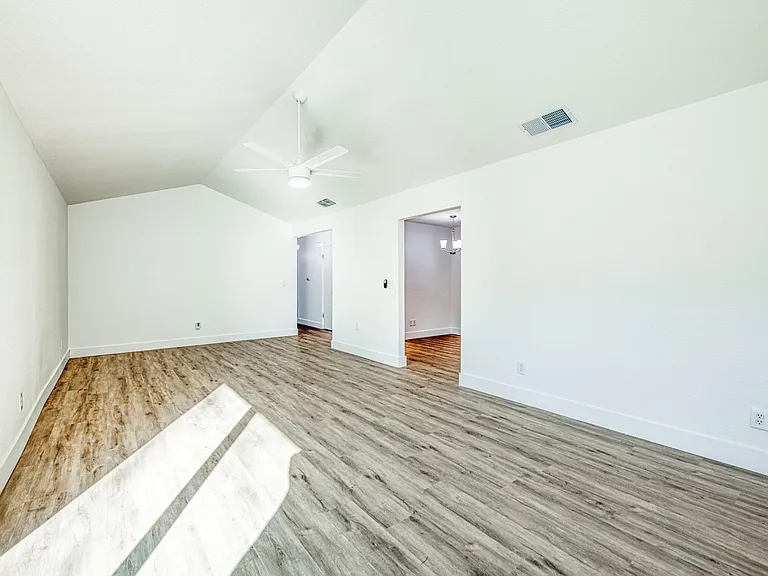 672 W Antonio Dr — Photo 9