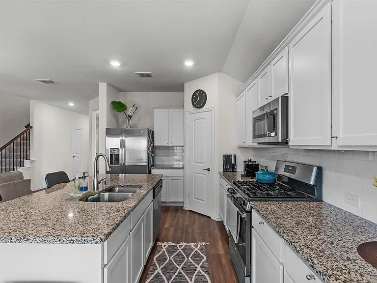 671 Farmstead Dr — Photo 24