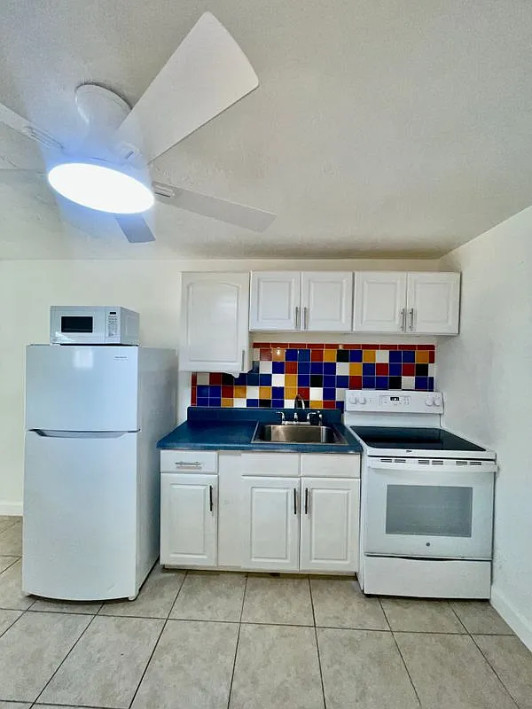 1 bed, 1.0 bath, 300 sqft, $1,150 — Photo 1
