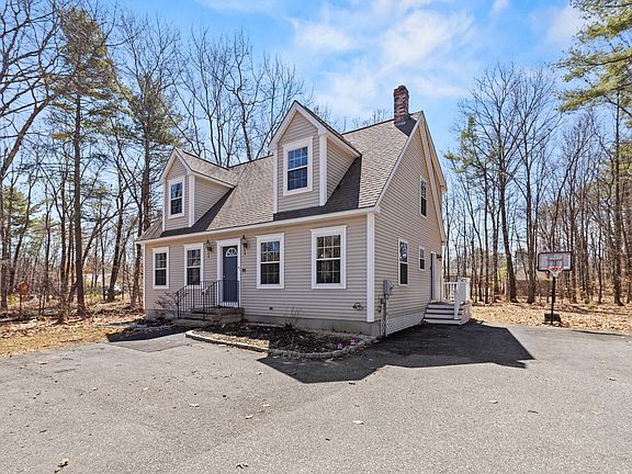 2nd image of 516 Falmouth Road