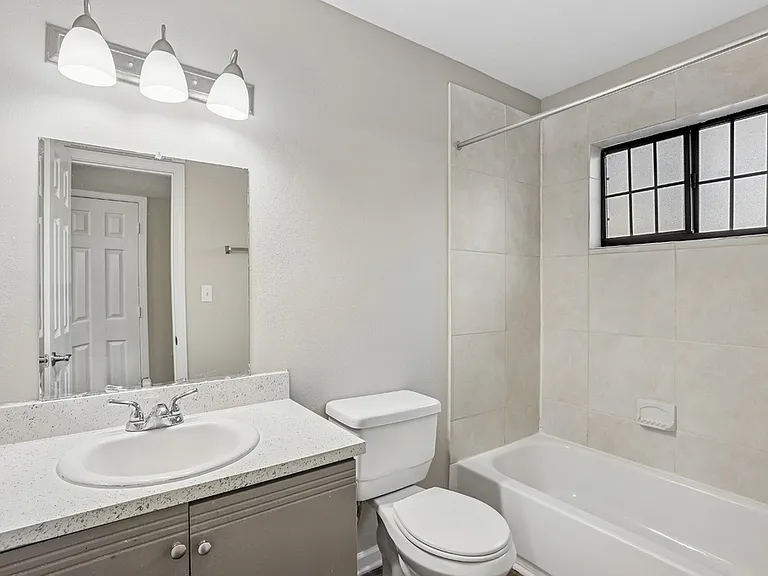 Brentwood Apartments — Photo 26
