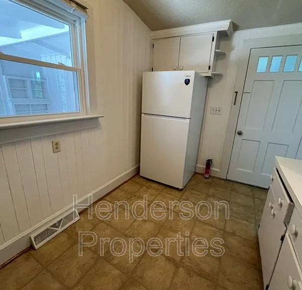 1335 Eastside Ave — Photo 8
