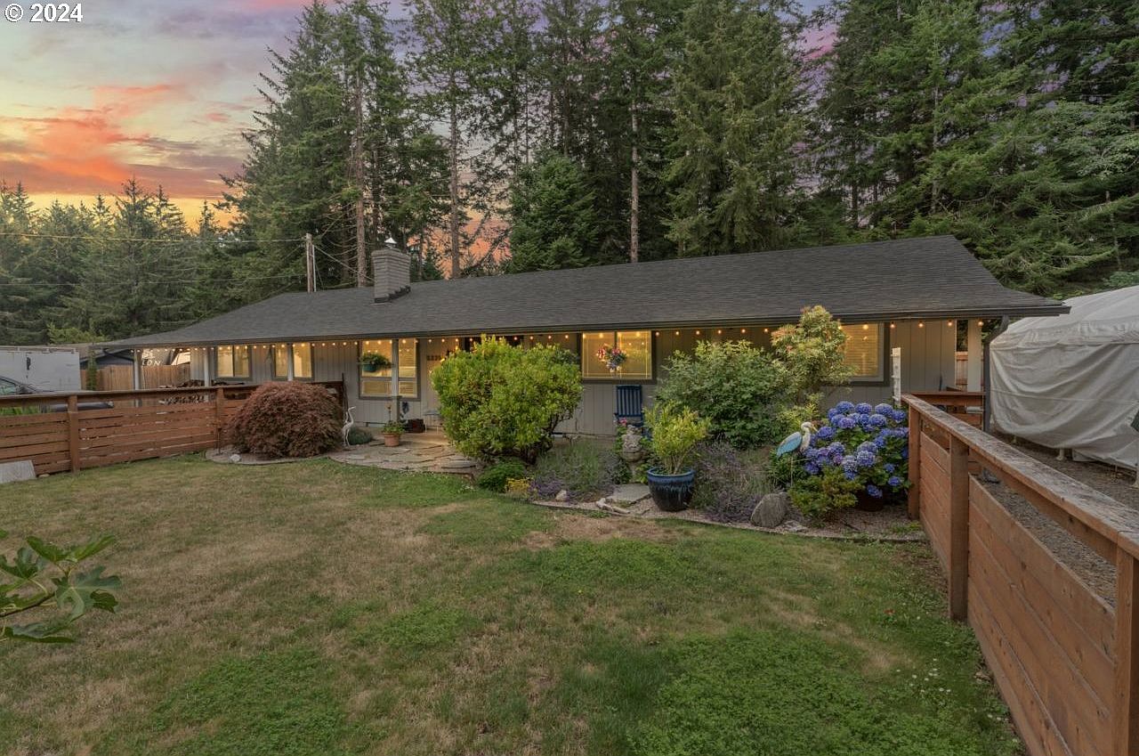 5236 Hilltop Dr, Florence, OR 97439 | Zillow