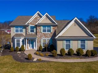 6663 Overlook Rd, Orefield, PA 18069