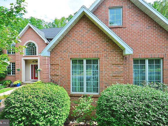 2nd image of 1304 Megan Dr