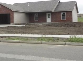 906 Hunters Run Dr, Brookville, OH 45309