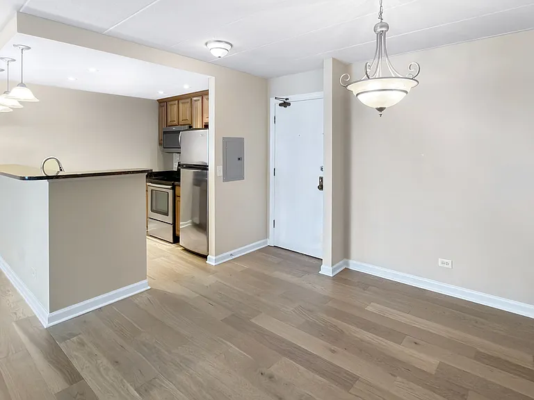 1 Renaissance Pl #112 — Photo 4