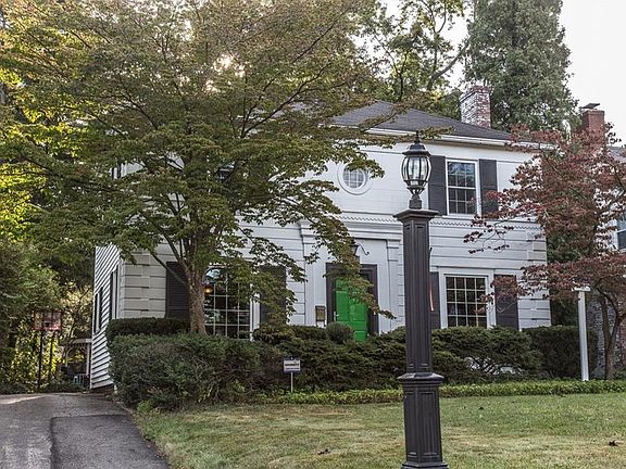 2nd image of 347 Castle Blvd