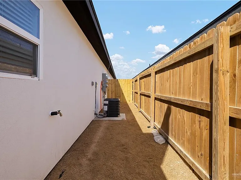 11413 N 25th St #4 — Photo 12