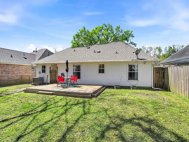18152 Woodhaven Dr — Photo 14