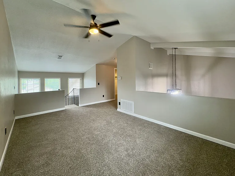 14002 Crossing Way E — Photo 32