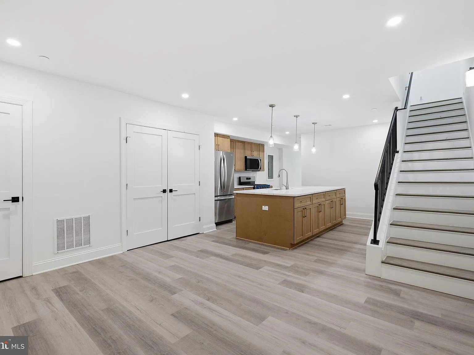 2404 N Capitol St NW — Photo 4