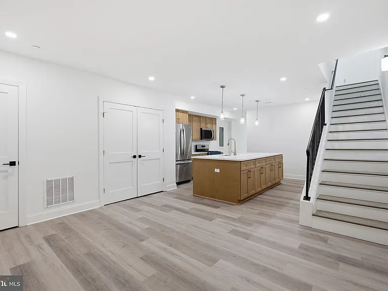 2404 N Capitol St NW #A — Photo 4