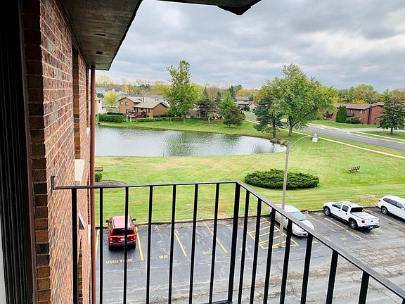 5th image of 100 Clubhouse Ln APT 305B