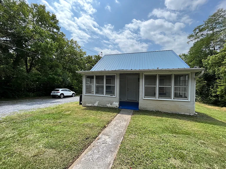 312 W Moler Ave — Photo 1