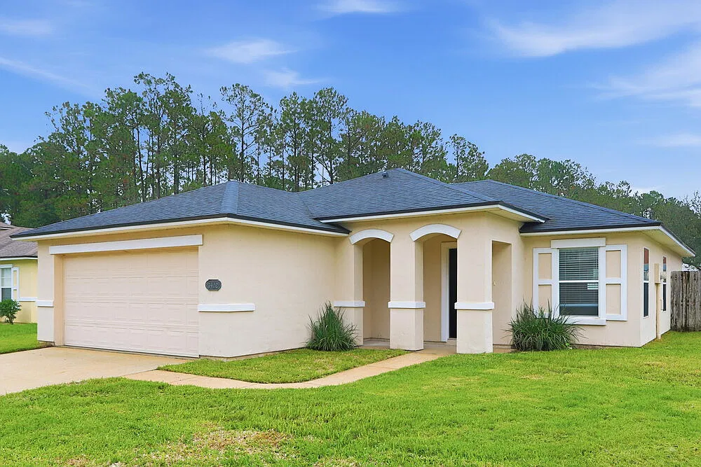 3 bed, 2.0 bath, 1339 sqft, $1,820 — Photo 3