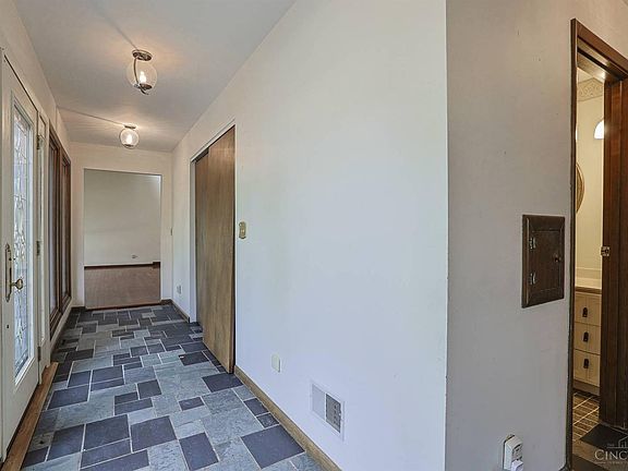 3rd image of 3881 Lincoln Rd