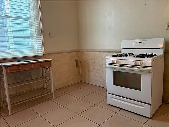 2 bed, 1.0 bath, 808 sqft, $1,400 — Photo 4
