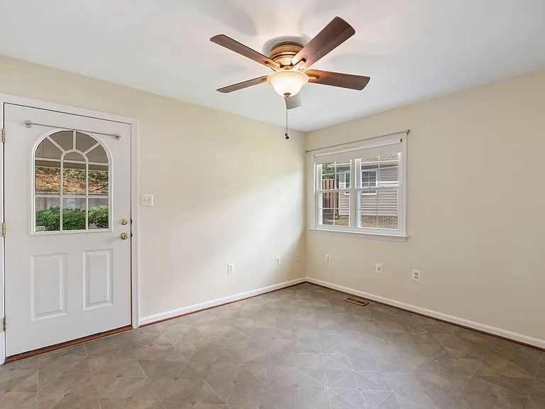 211 Westlake Blvd — Photo 12