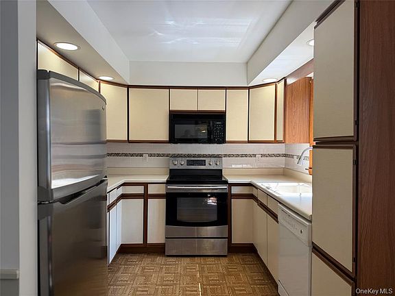 5th image of 173 Saint Elmo Rd #1