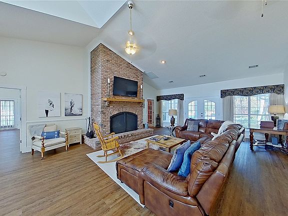 4th image of 2114 Mill Creek Rd