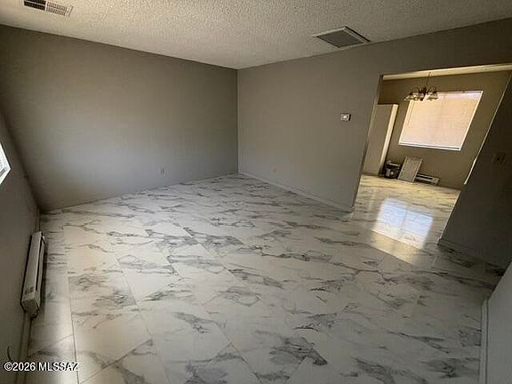 3rd image of 2757 N Fair Oaks Ave