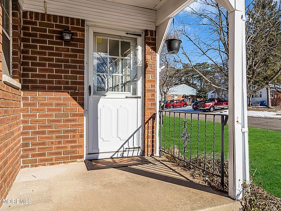 5th image of 164 Hudson Parkway #B