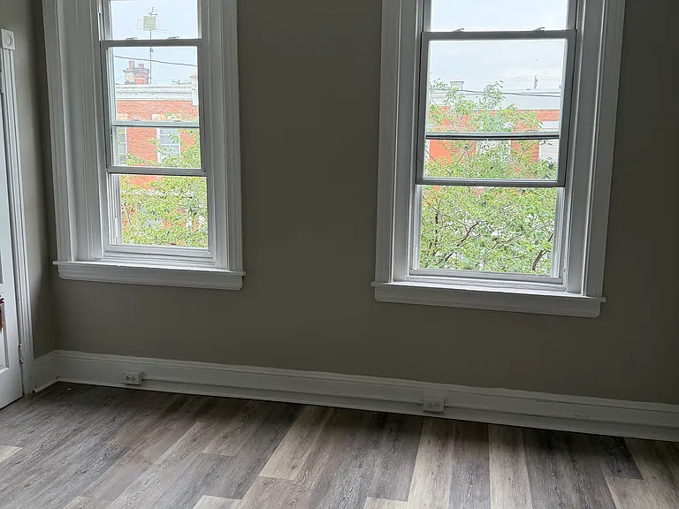 1370 Narragansett St — Photo 18