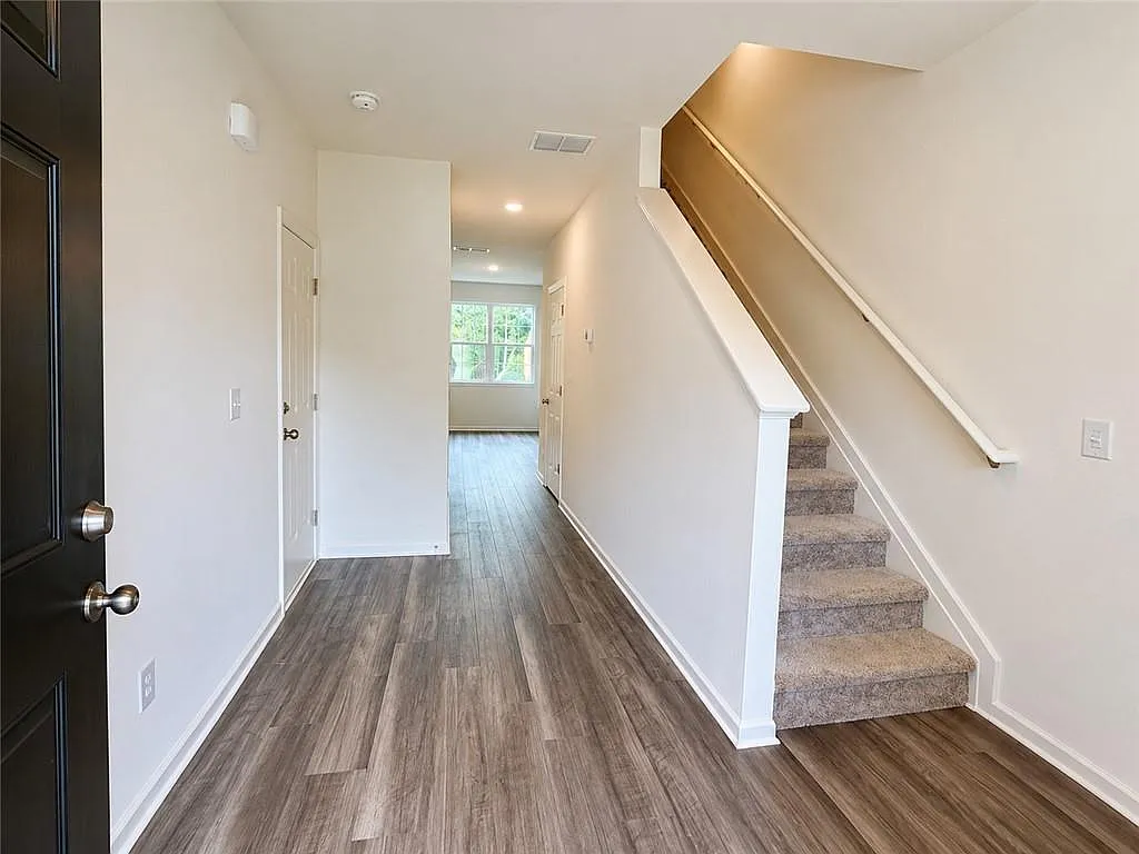 3 bed, 2.5 bath, 1440 sqft, $1,999 — Photo 3
