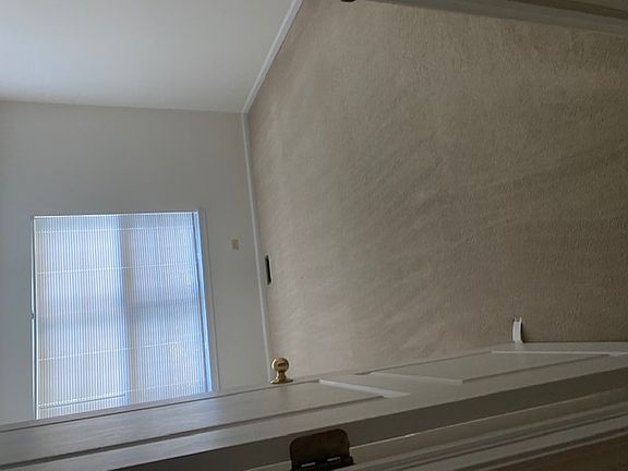 4th image of 1396 Diamond Dr