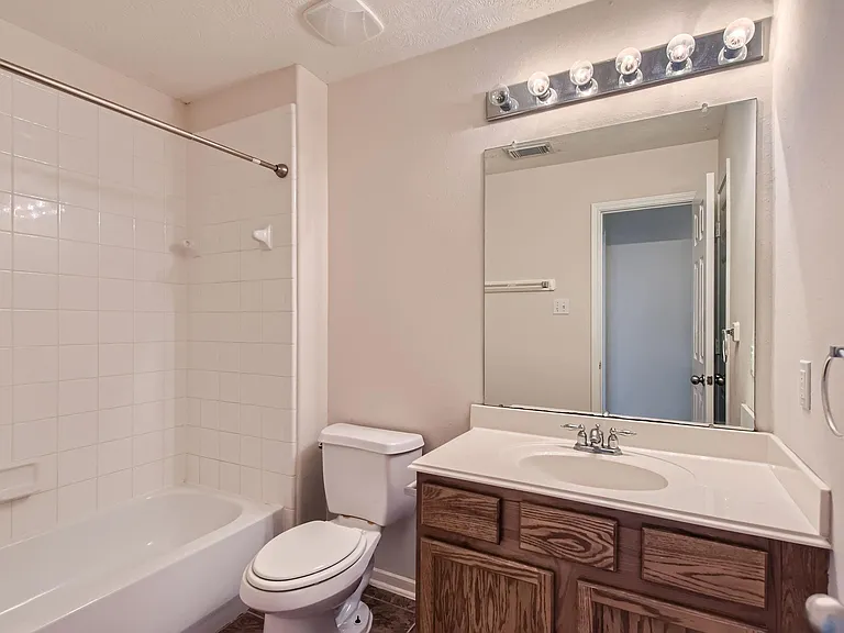 1907 Silver Brook Ln — Photo 18