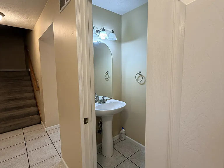 2817 Gill St — Photo 3